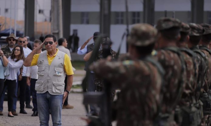 hamilton_mourao_e_sergio_moro_visitam_pacaraima_003