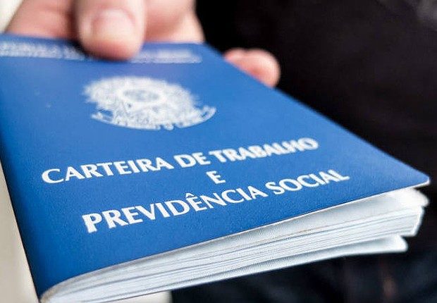 carteira-de-trabalho-1-620x430